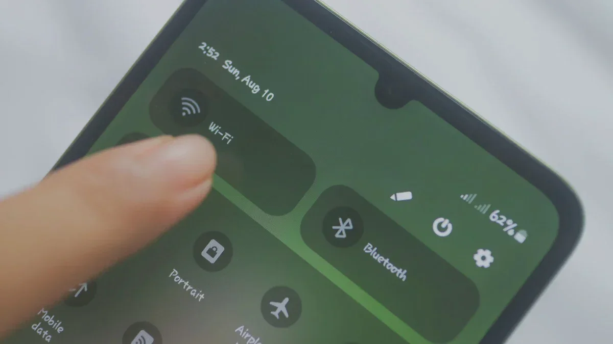 Nicht wegen des Akkus: Warum du das WLAN ausschalten solltest, wenn du das Haus verlässt