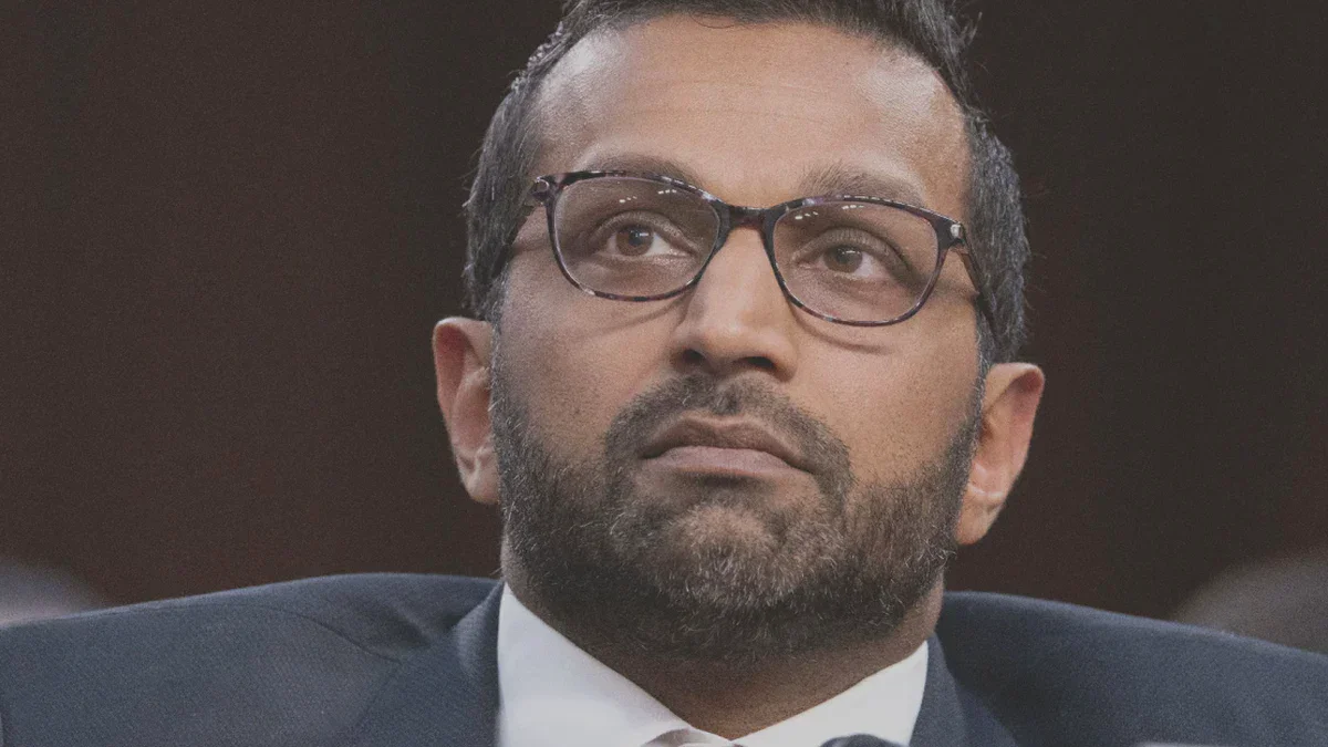 Kash Patel forderte FBI-Agenten auf, auf Account zu reagieren, der ihn „geistig zurückgeblieben“ nannte